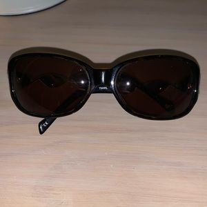 Brighton sunglasses with silver detailed sides